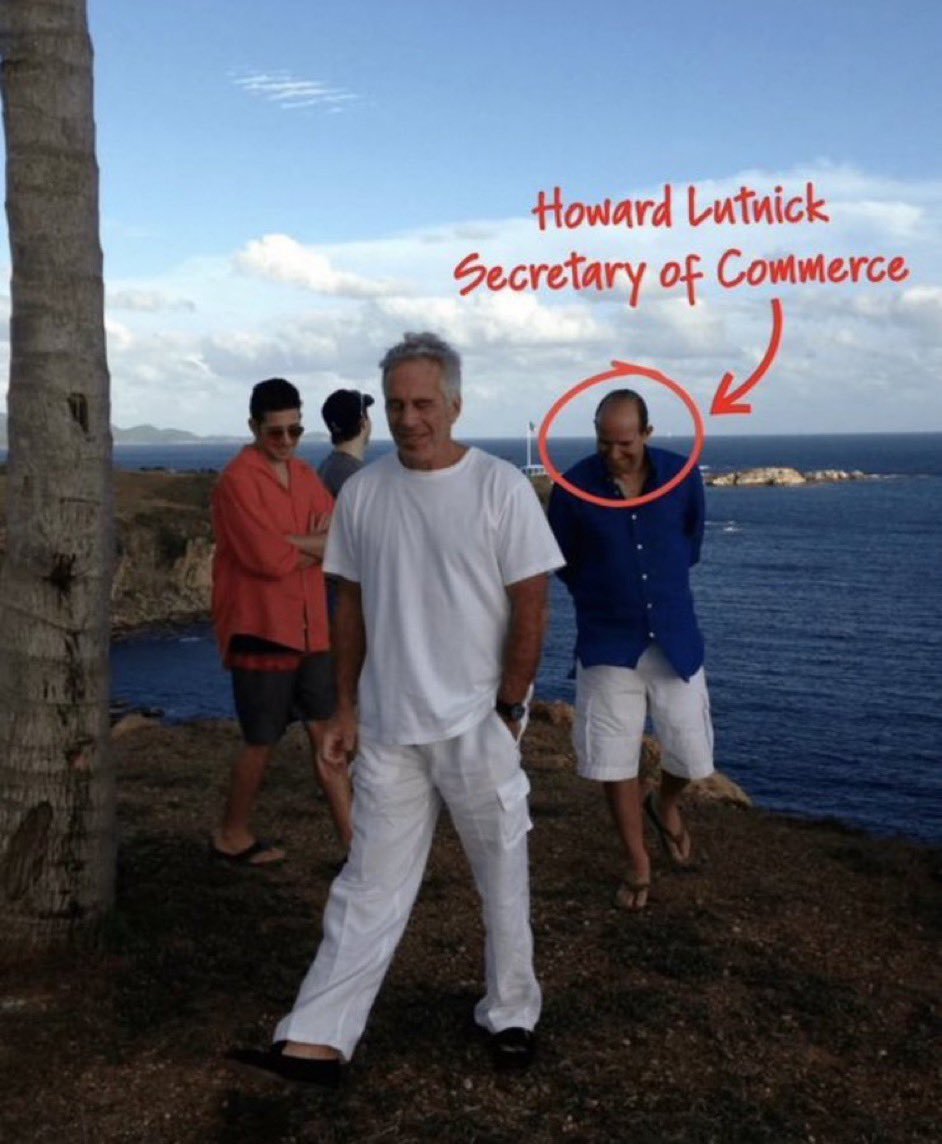 lolronhubbard's tweet photo. @jengerson Just remind them of this. In 2012. Brought his whole family for a little nosh on Epstein's Island. Then lied about it later.

Nothing says class like bringing your wife and children for a lunch date with a pedo &amp; woman trafficker 4 years after his sex crime convictions. https://t.co/LUNoC5TwJ4