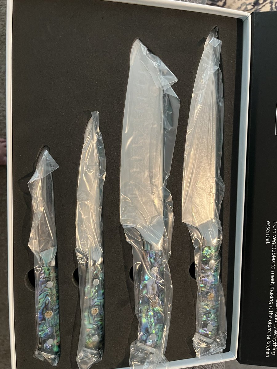 SJArmentrout's tweet photo. Wifey bought me some new knives for my birthday last week! #Toadfish https://t.co/4hyjj6bhuL