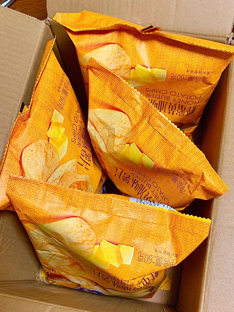 Renan99015902's tweet photo. Treat yourself a little today – shared my favorite salted egg yolk crisps with my desk mate, these crispy, savory bites are way too addictive https://t.co/OOaKHuDIwY
