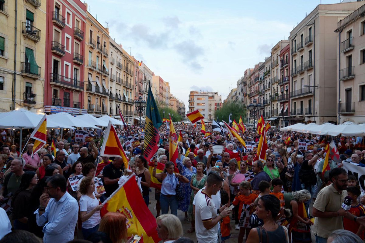 Lroldansu's tweet photo. Ceuta es España. Nuestra soberanía y nuestra integridad territorial no se negocian.
#CeutaSeDefiende https://t.co/cYSXjrJHtT