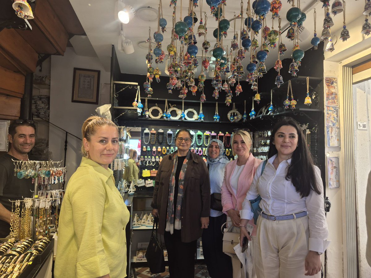 inciozeke's tweet photo. Adalar İlçe Başkanımız @nuray_tamar ve teşkilatım��zla birlikte ilçemizde esnafımızı ziyaret ettik.

Hayırlı işler, bereketli kazançlar diledik. Esnafımızın talep ve önerilerini dinleyerek, her zaman yanlarında olduğumuzu bir kez daha ifade ettik.

Birlikte daha güçlüyüz… https://t.co/F73pV32NJC