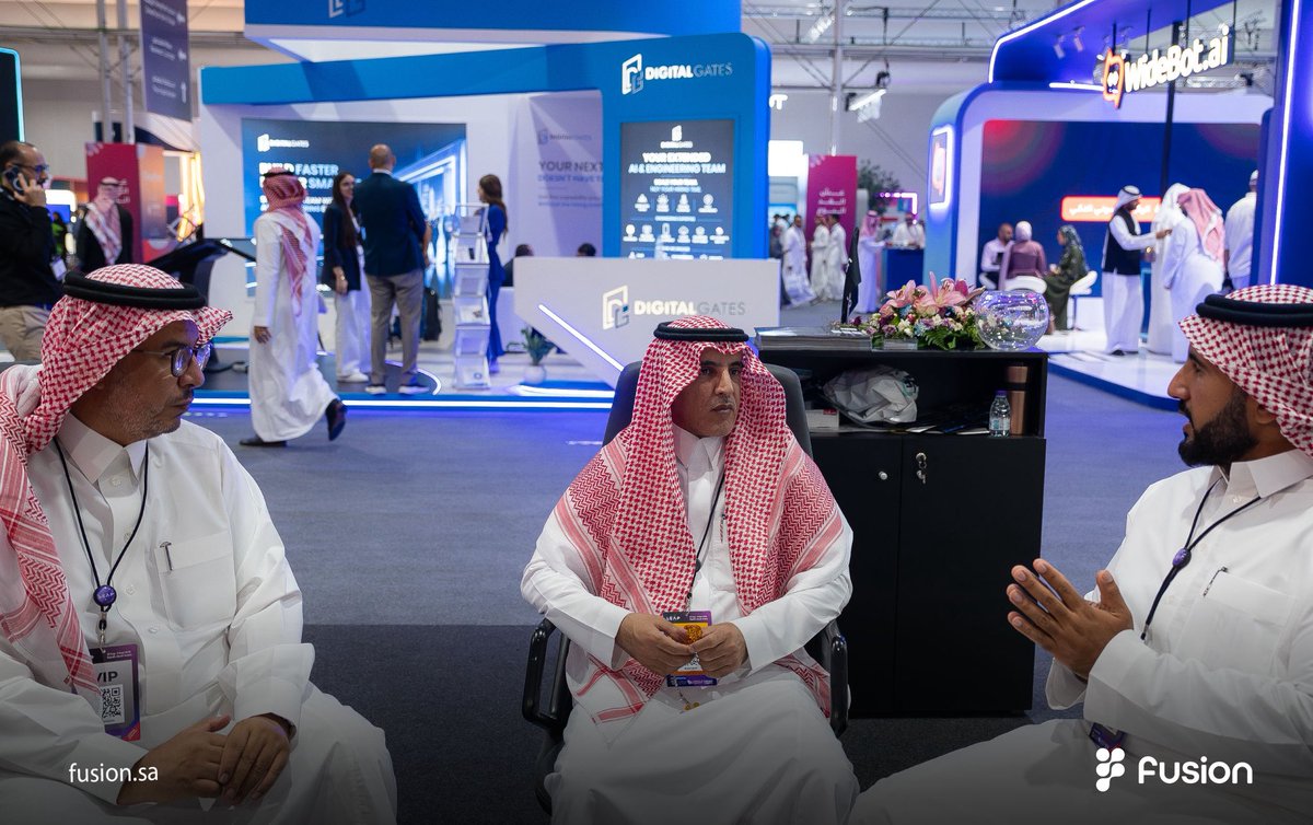 fusioncomsa's tweet photo. تشرّف جناح #Fusion في #LEAP2026 اليوم بزيارة سعادة م.محمد الحربي، المدير العام التنفيذي للإدارة العامة لتقنية المعلومات بوزارة الدفاع @modgovksa، حيث اطّلع على أبرز قدرات Fusion في الذكاء الجغرافي المكاني وتطبيقاتها العملية في دعم القرار الحكومي. https://t.co/wyXper8iVn