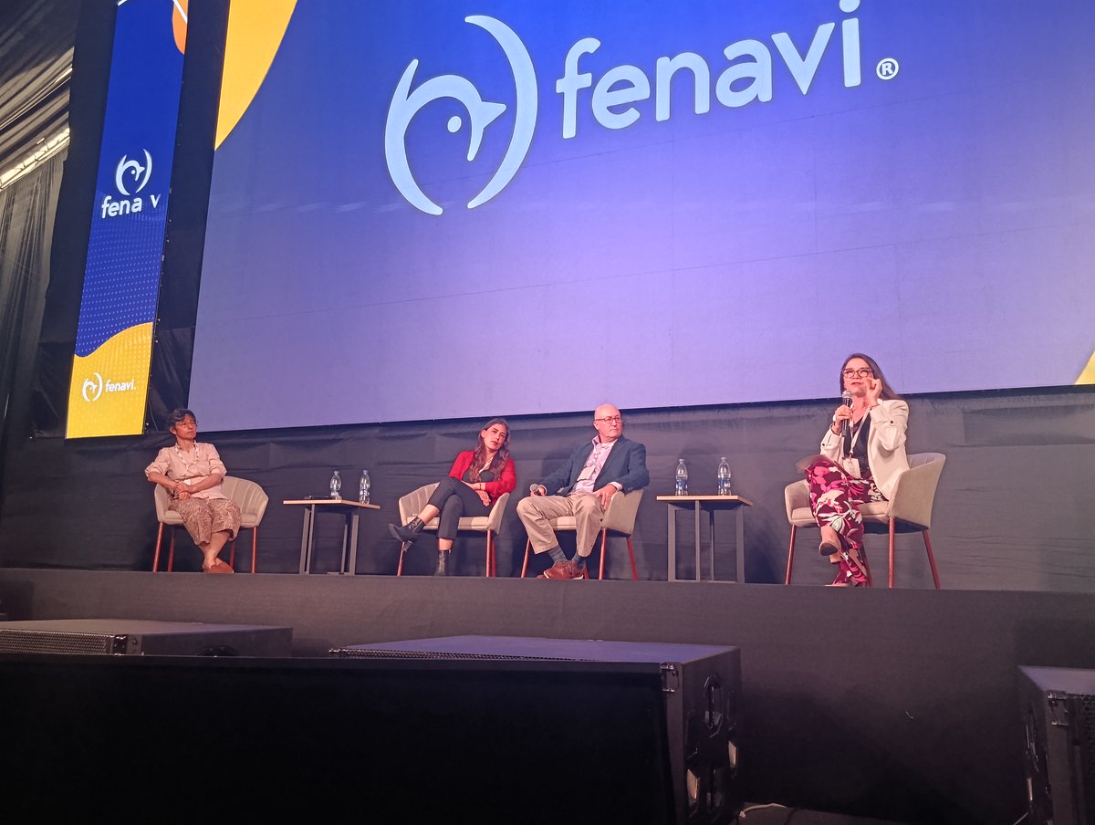 ICACOLOMBIA's tweet photo. 🐔📍 ¡Estamos en Cali en el XXII Congreso @FenaviColombia!

El evento avícola de habla hispana más grande del mundo reúne a los principales actores del sector para conversar sobre los desafíos y oportunidades de la avicultura, con temas clave como la bioseguridad, la sostenibilidad y el bienestar animal.

En este espacio, nuestra Coordinación del Grupo de Registro de Medicamentos y Biológicos de Uso Veterinario y de Farmacovigilancia participó en el panel “Más allá del antimicrobiano, decisiones que transforman la producción avícola”.

🤝 Seguimos fortaleciendo el diálogo técnico y el trabajo articulado para una avicultura más segura, sostenible y competitiva.
