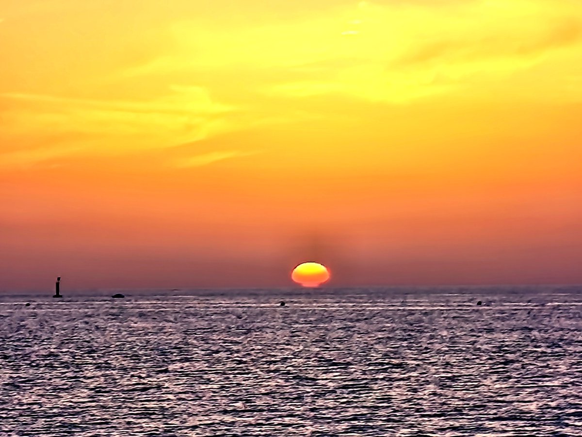 Elbucaros's tweet photo. Atardecer en Sanlúcar... https://t.co/edCyAOYjYL