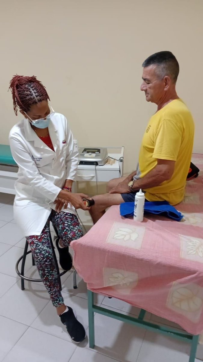 cubacooperaven's tweet photo. En el CDI Cadela, Táchira, la Dra. Arisneidys Kindelan (fisiatría) y el Lic. Lázaro Modesto Blanco (logofoniatria) atienden con excelencia y compromiso a pacientes venezolanos desde el SRI Villa Olímpica. 🇻🇪🇨🇺

#CubaCoopera #CubaPorLaVida https://t.co/WdAJU6SUaI