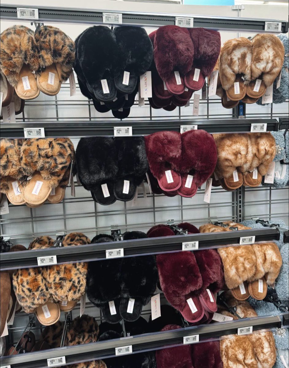 layxsnv's tweet photo. These have to be the coziest slippers I’ve ever seen 🥰 new at Walmart! https://t.co/r88R6QcbC3