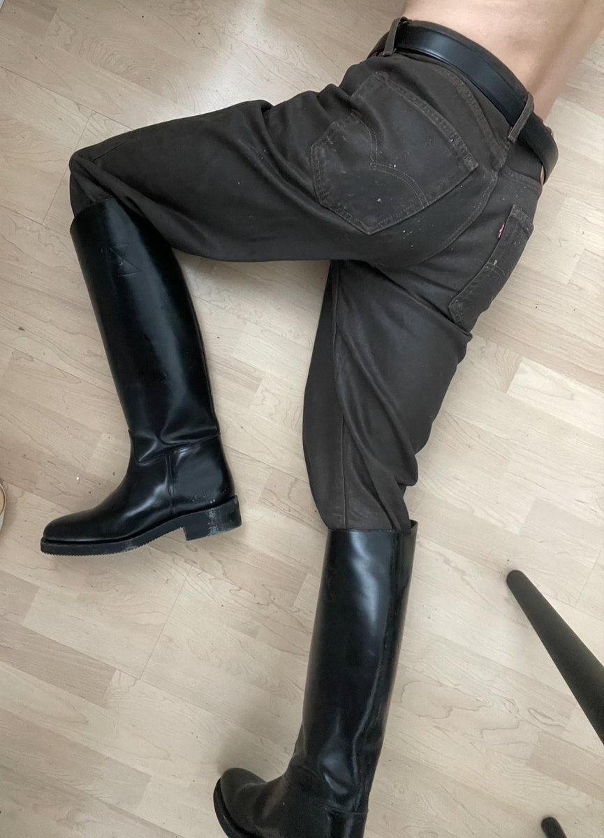 BootedJM's tweet photo. in my leather riding boots 🥵 #gayleather #gay #leather #bluf #gayboots https://t.co/Qtt6ceU1xM