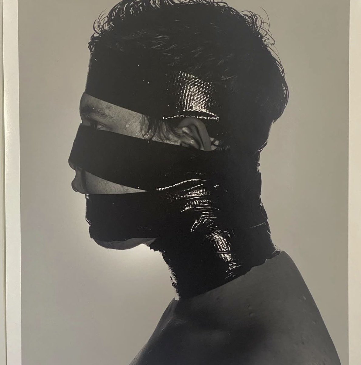 HifashionPages's tweet photo. early on, McQueen couldn’t even show his face at shows or press because he was using unemployment benefits and didn’t want them to terminate his aid
Alexander McQueen by Richard Burbridge, Sky Magazine, spring 1993 https://t.co/11pm9YVpwl