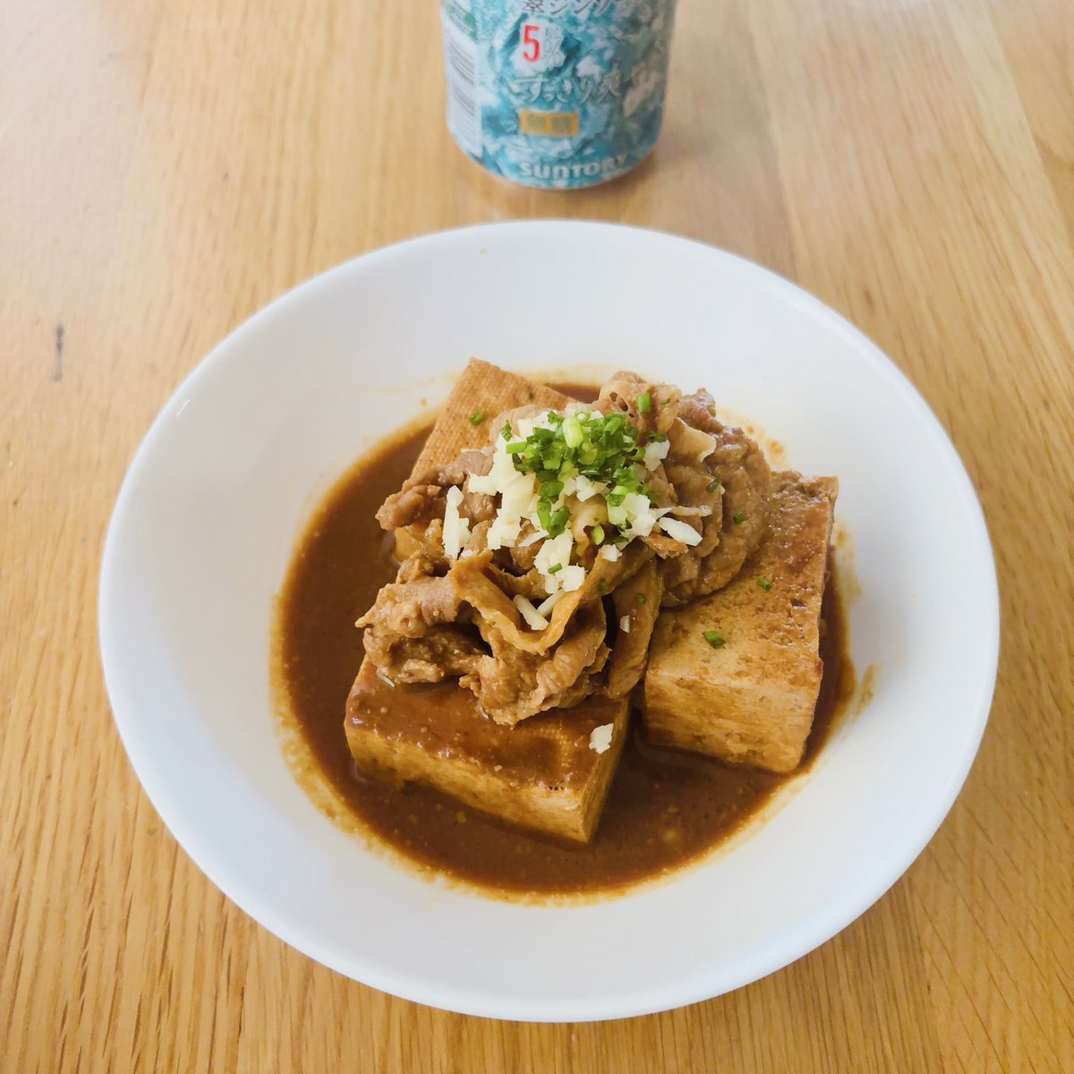 tukino2soku's tweet photo. 昨日のつきの
京豆腐服部焼さんの焼き豆腐
お鍋に
ミックス味噌とだし汁お砂糖戸田みりん
煮詰めてから
焼きとうふ豚肉いれ10分ほど煮て
最後にお醤油を入れます
水分の少ない焼き豆腐を使えば
短時間でしっかりと味がしみ込みます
ここの焼き豆腐美味しいです
つきの https://t.co/gOx9OGA9yn