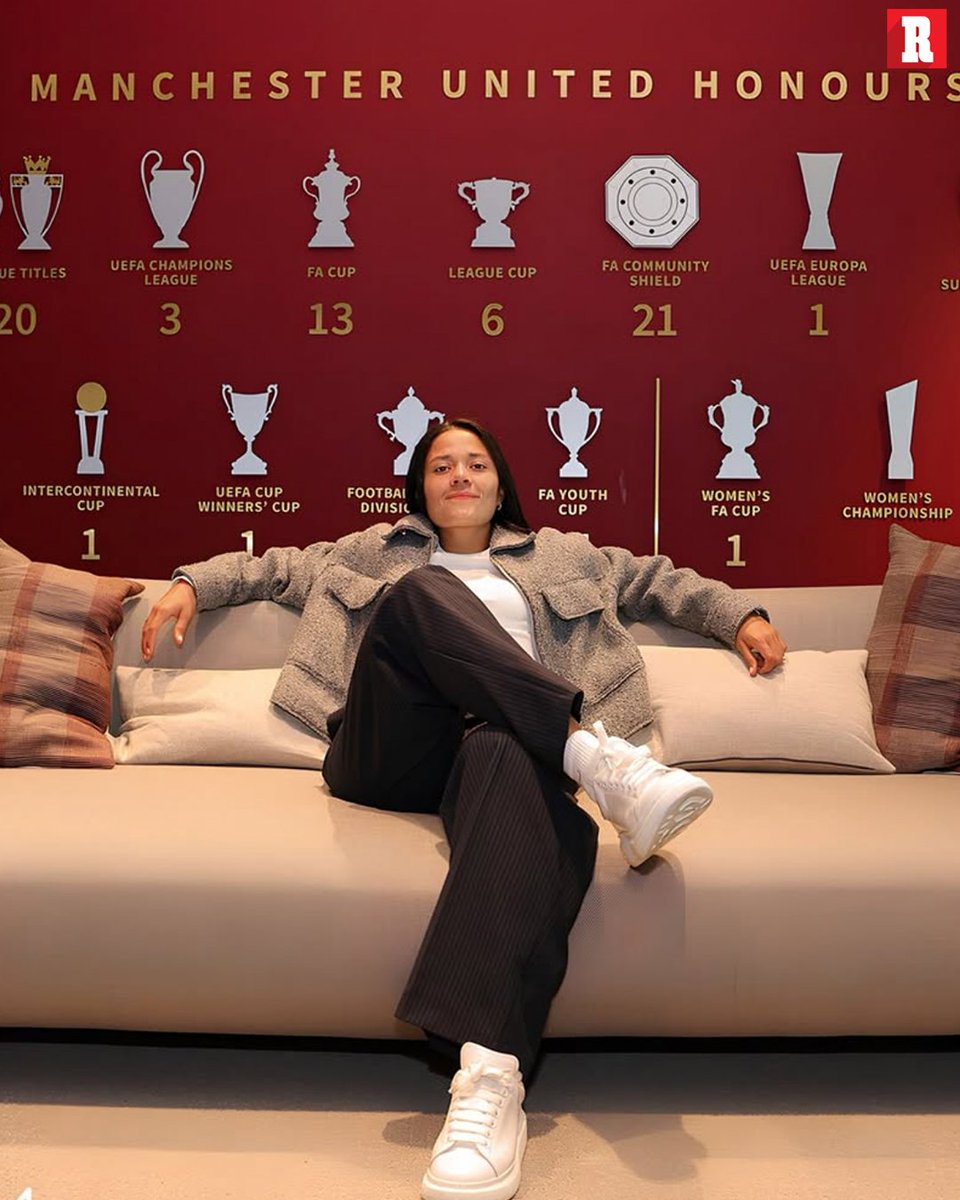 record_mexico's tweet photo. ¡DE MÉXICO PARA EL MANCHESTER! 🇲🇽🔥

Rebeca Bernal es presentada con el Manchester United y portará el número 16. ¡Mucho éxito en esta nueva temporada! https://t.co/hzX66SJPF2