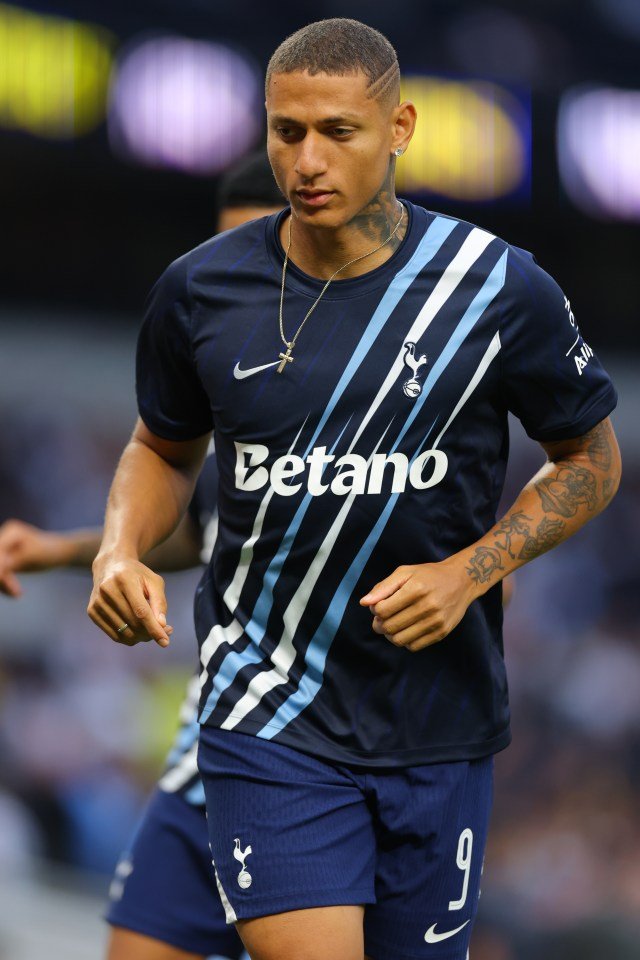 soundez_'s tweet photo. 🚨🇹🇷 BREAKING: Richarlison has agreed terms with Trabzonspor.
Salary: 3x what he earns at Tottenham.
Spurs rejected £15m + £20m bids. New proposal expected soon.
Trabzonspor want Richy as TOP PRIORITY. 🤎🩵🇧🇷 #THFC https://t.co/qN7osGSAgR