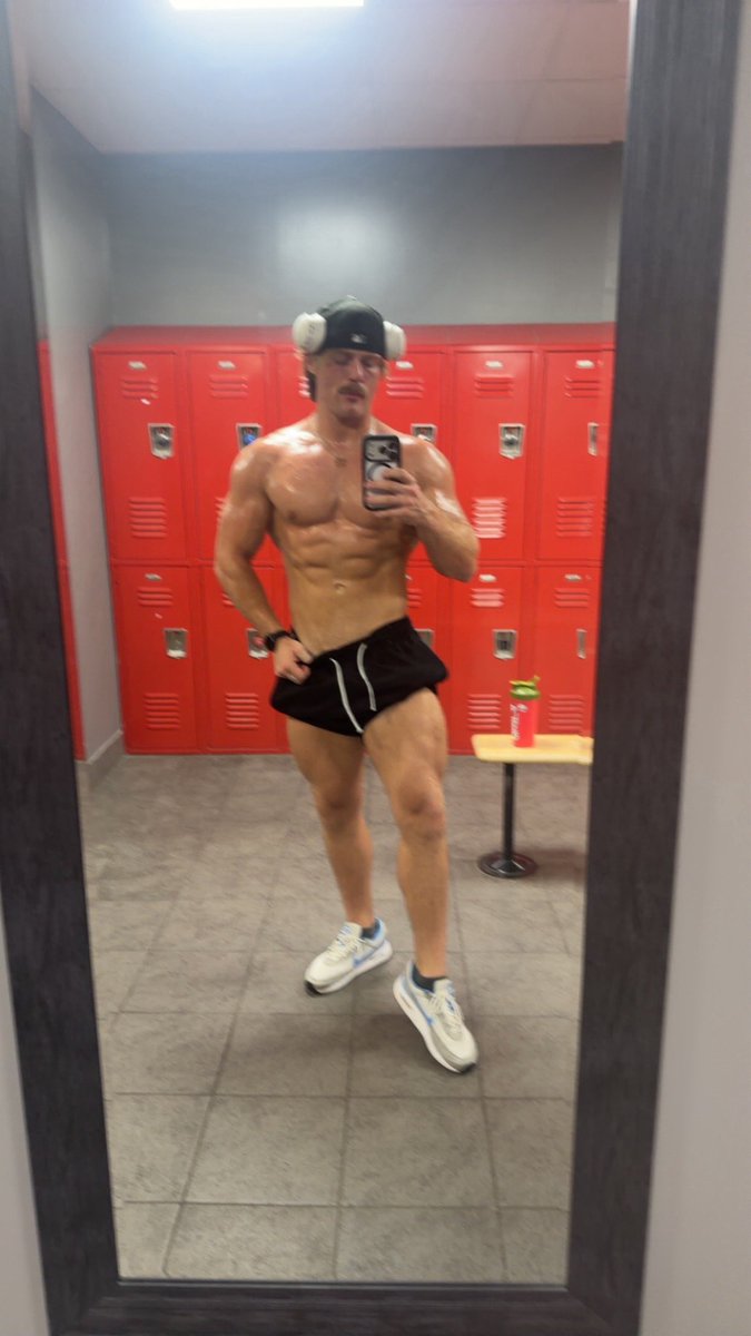 xRandyKnox's tweet photo. Honestly I’m new to findom. I do customs. It’s my birthday now show me the money 💰you get what you want in return even on my birthday 🎂 
#findom #serveyourgod #cash #money #onlyfans https://t.co/2MtsRKBd8O