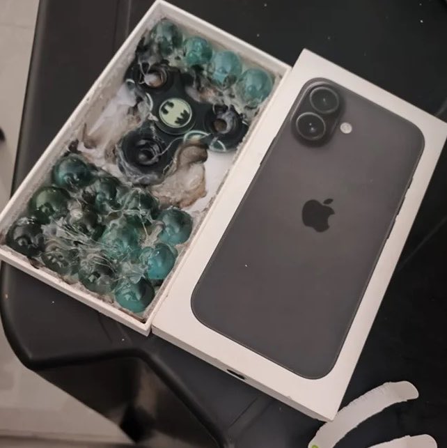 choquei's tweet photo. 🚨GRAVE: Homem compra celular de quase R$5 mil na internet e recebe bolinhas de gude. https://t.co/OsDL12bL44