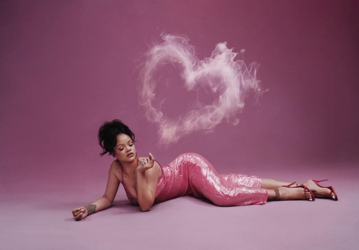 RihSkiii's tweet photo. Rihanna has now surpassed 62 billion streams across all credits on Spotify. 💗 https://t.co/HqR9oeZYai