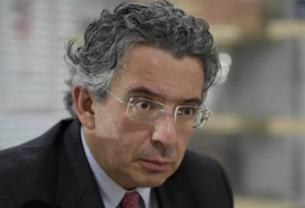 Poderpazifico's tweet photo. Pero yo le pregunto: Qué carajos hace el senador Enrique Gómez en la comisión afro? https://t.co/1Bf87OBLNG