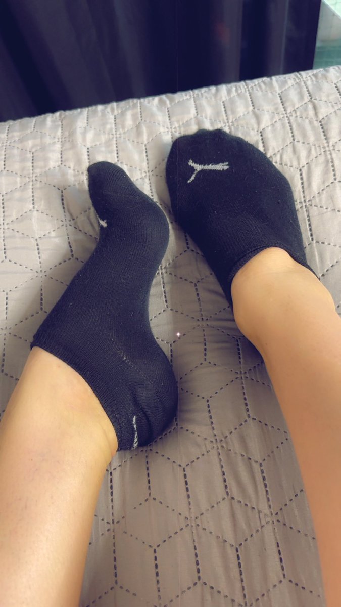Lisaxoo2000's tweet photo. Getragene Socken , Slips &amp; Schuhe 🔥 https://t.co/7hWwYuRgDo