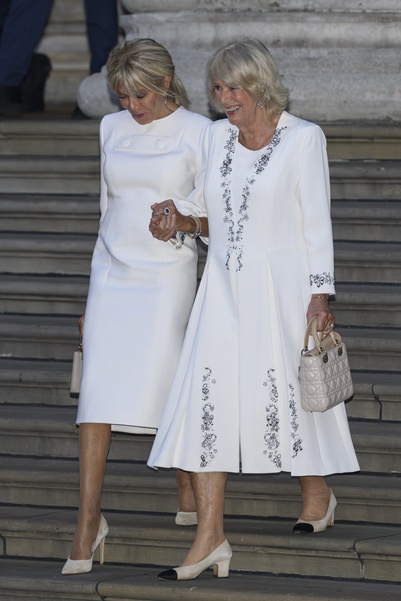 royalfocus1's tweet photo. The King and Queen, accompanied by The President of the French Republic, His Excellency Emmanuel Macron and Mrs. Brigitte Macron leave The  British Museum after viewing the Bayeux Tapestry Exhibition #royal #britishmuseum #bayeaux https://t.co/ZPCyIDRc85