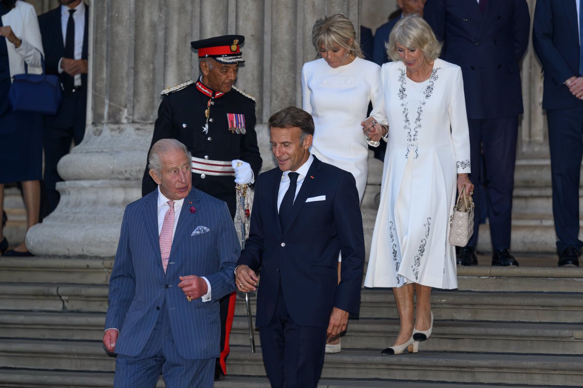 royalfocus1's tweet photo. The King and Queen, accompanied by The President of the French Republic, His Excellency Emmanuel Macron and Mrs. Brigitte Macron leave The  British Museum after viewing the Bayeux Tapestry Exhibition #royal #britishmuseum #bayeaux https://t.co/ZPCyIDRc85