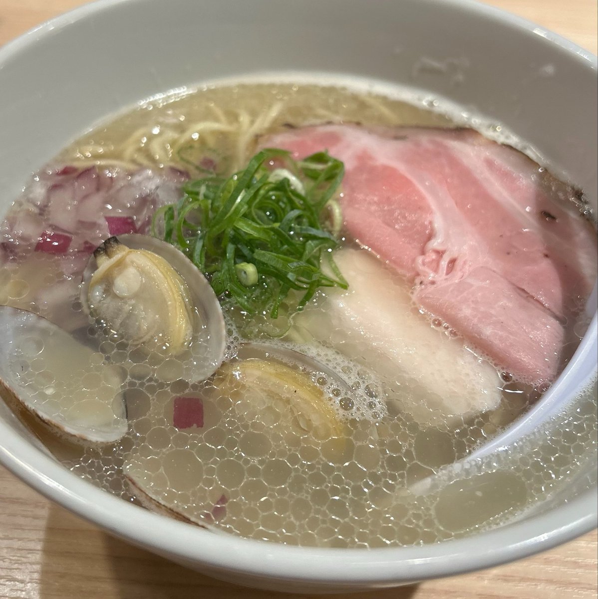finn_sampo's tweet photo. 今年の夏はフィンランドにもどこにも行かなかったけど、かに道楽行ったり鰻屋さん行ったりいろんなラーメン食べたり久兵衛行ったり、日本で美味しいものは食べまくった。そういう夏もあるよね。 https://t.co/dvn6kGqoCC