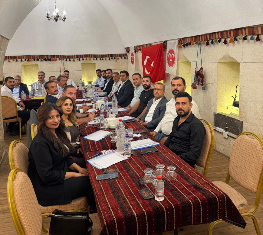 avmurattopal's tweet photo. İlçe Yönetim Kurulu üyelerimizle birlikte Eylül Ayı Olağan Yönetim Kurulu Toplantımızı gerçekleştirdik.

Toplantımızda; önümüzdeki dönemde yapılacak saha çalışmaları, faaliyet raporları, teşkilat çalışmalarımız ve gündeme ilişkin konuları değerlendirdik. Ayrıca gerçekleştirdiğimiz kongre sürecini de istişare ederek, Karaköprü’müz için daha güçlü ve kararlı çalışma irademizi bir kez daha ortaya koyduk.

Aynı sevdaya gönül veren dava arkadaşlarımızla; memleketimiz, aziz milletimiz ve güzel ilçemiz Karaköprü için gece gündüz demeden çalışmaya devam edeceğiz.

Alınan kararların teşkilatımıza, Şanlıurfa’mıza ve Karaköprü’müze hayırlı olmasını temenni ediyorum.

Birliğimiz kaim, dirliğimiz daim, davamız kutlu olsun! 🇹🇷 

@MHP_Bilgi 
@Sanliurfa_MHP 
@MHP__Karakopru 
@dbdevletbahceli 
@eczosmanmutlu