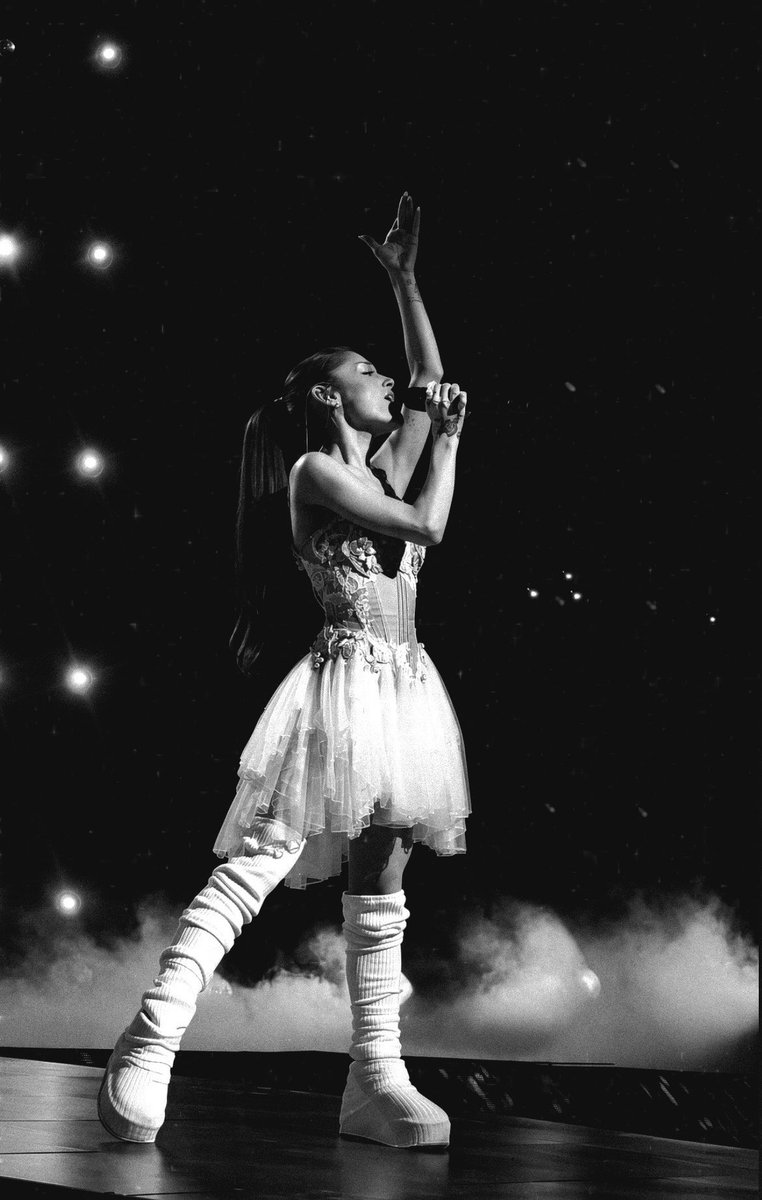 FlossySwift's tweet photo. last night by me ⋆.˚ ☾⭒.˚ https://t.co/eR7D6d1sp5
