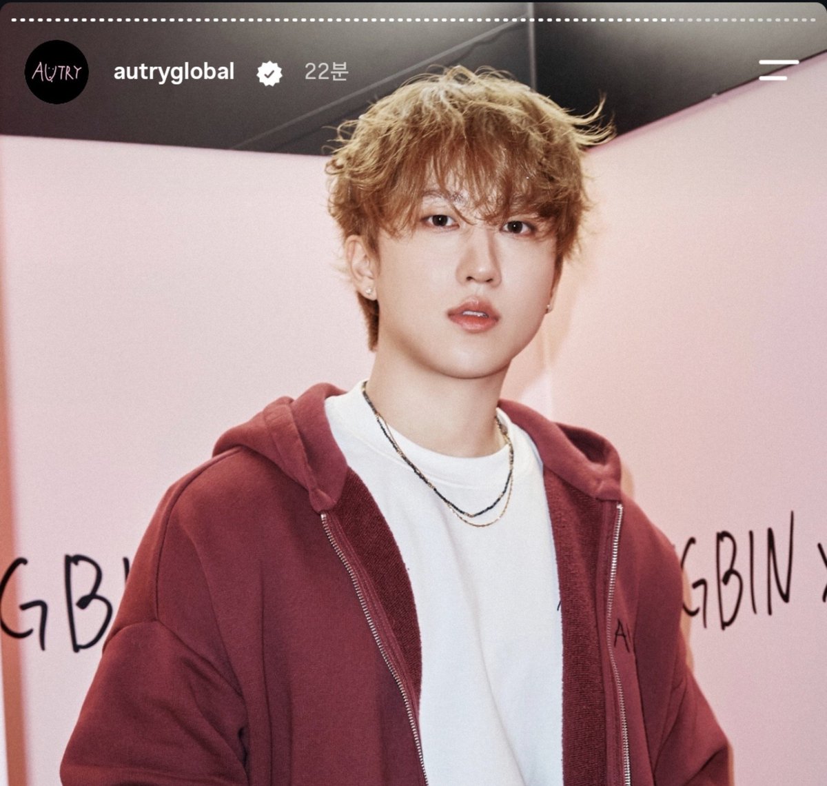 luv_seobinnie's tweet photo. Autry and its brand marketing team each posted 50+ stories about him. Meanwhile, Div1 doesn’t even care that their own artist designed an entire clothing brand launch https://t.co/HEOIGNrRul