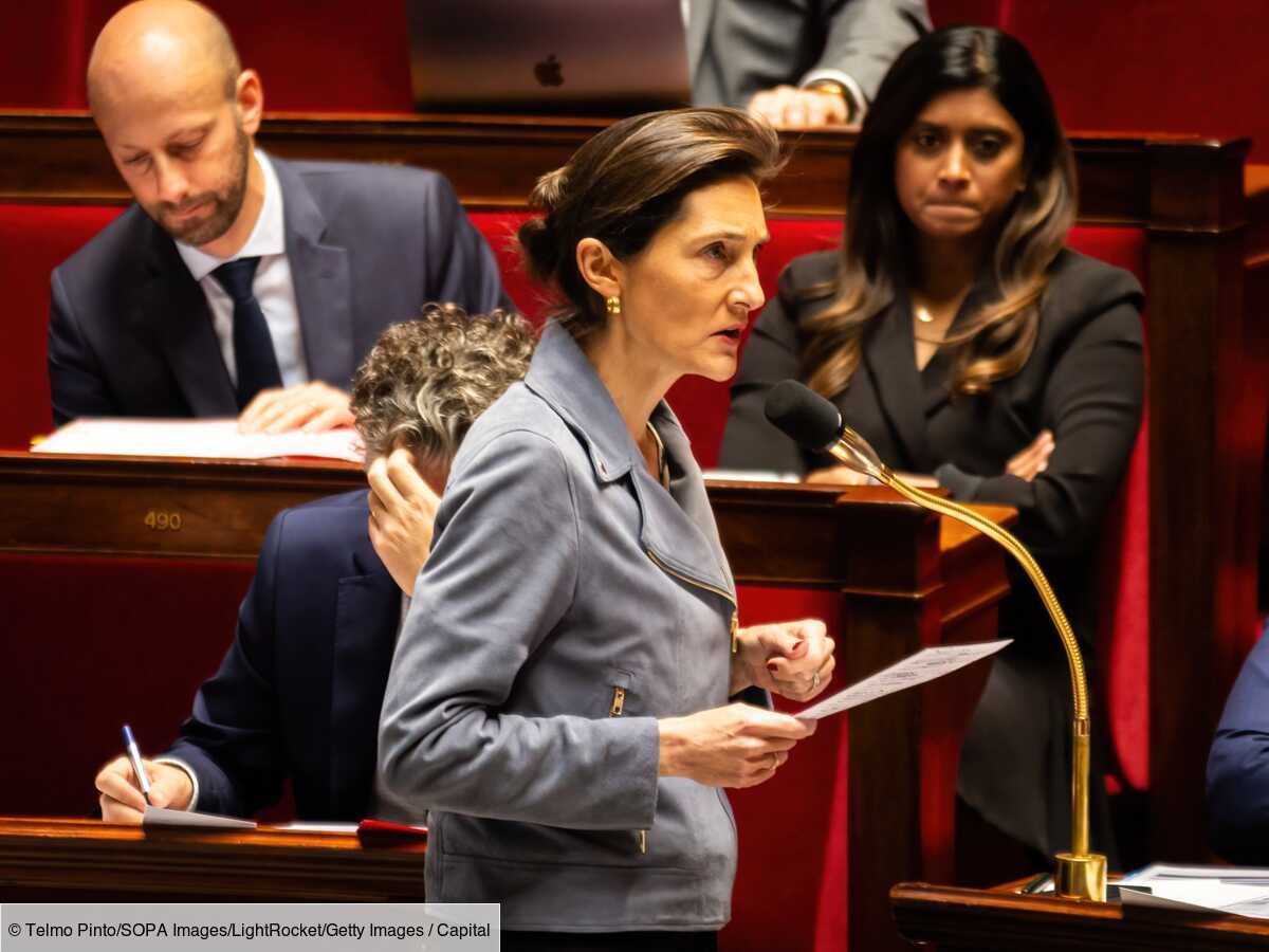 Forhalinton's tweet photo. 🚨 Amélie Oudéa-Castéra touche 500 000 € brut par an à la FFT. 100 000 € de prime. Un salaire jugé anormal. 
Pendant que les Français galèrent, les proches du pouvoir s’enrichissent. Honte d’État. https://t.co/LOEm9gPlyK