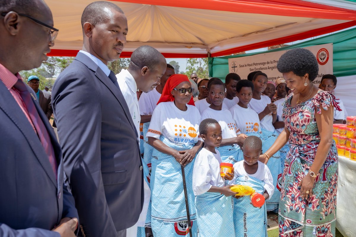 action_bonne's tweet photo. La Première Dame a encouragé les médecins à se donner corps et âme afin d’assurer une prise en charge de qualité et dans les meilleurs délais aux femmes qui les consultent surtout que nous souhaitons voir un Burundi où aucune femme ne vivra plus avec la fistule obstétricale https://t.co/3ByNtfjUls