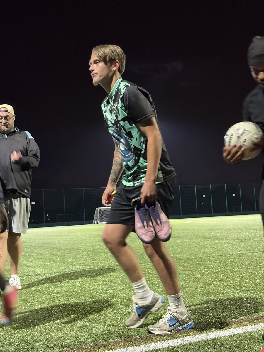 ShoeburyTownFC's tweet photo. 📸 A few shots from tonight’s session.

The work is done and the lads are ready for Friday’s test against @BurnhamRamRes . 💪⚽️

Focus now turns to matchday. 🖤💚

Bring on Friday. 👊

#UPTHETOWN https://t.co/5D0OOiSGBA