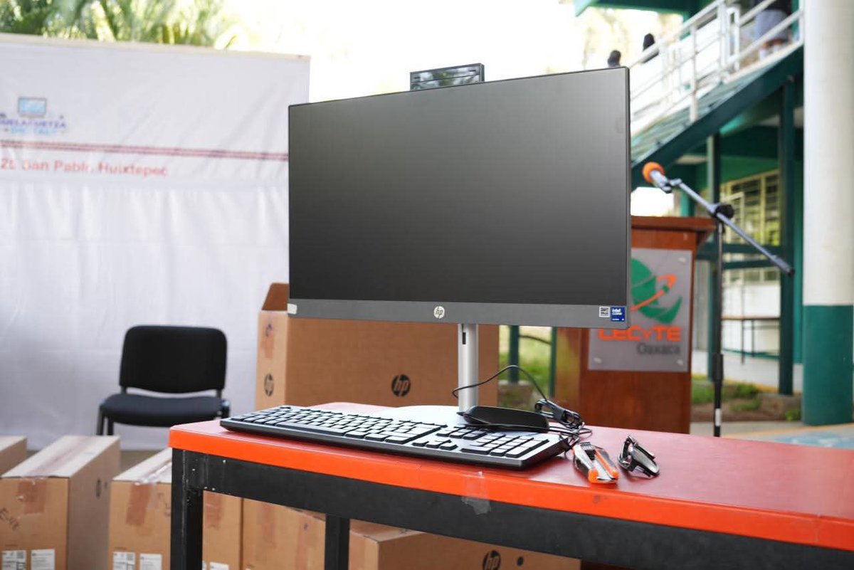 SergioLopez_S's tweet photo. ¡Seguimos equipando a nuestras juventudes! 💻

Desde el Plantel 25 de San Pablo Huixtepec fortalecimos a la comunidad educativa del Cecyte Oaxaca, con la entrega de equipos para el Plantel Núm. 01 Oaxaca, Plantel Núm. 16 Mitla, Plantel Núm. 29 Xoxocotlán, EMSaD Núm. 20 San Miguel Peras, EMSaD Núm. 26 San Baltazar Chichicapam, EMSaD Núm. 35 San Antonino El Alto, EMSaD Núm. 44 San Vicente Lachixio, EMSaD Núm. 48 Zegache, EMSaD Núm. 54 San Lorenzo Texmelucan, EMSaD Núm. 56 Santa María Sola, EMSaD Núm. 73 San Miguel Mixtepec y EMSaD Núm. 76 Arrazola.

Cumplimos con el compromiso del Gobernador Ing. Salomón Jara Cruz (@salomonj) de dotar de mejores herramientas a nuestras escuelas y abrir más oportunidades para las juventudes.

#CECyTEO