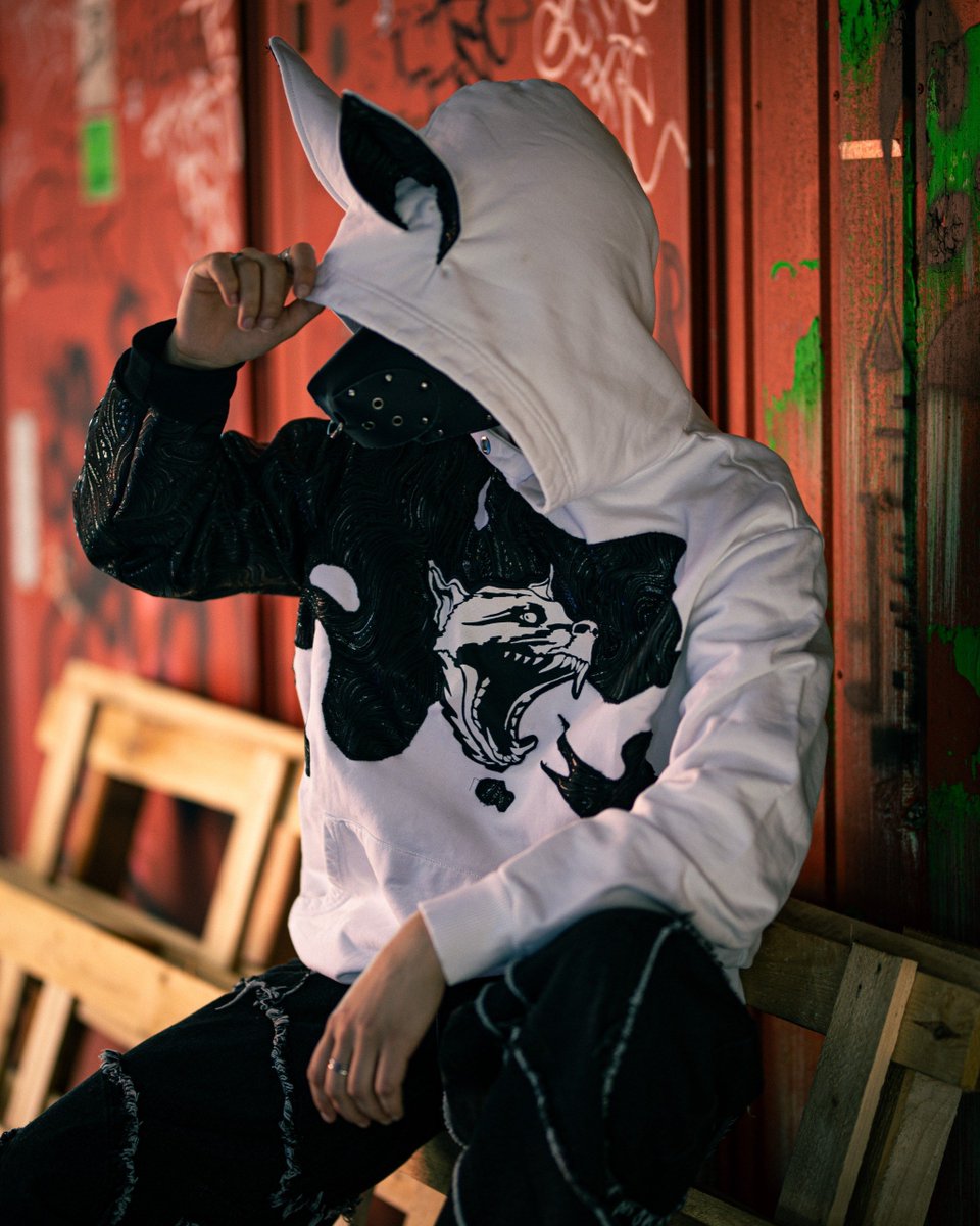 justbadjuju's tweet photo. More hoodies dropping soon 👀⛓️‍💥 https://t.co/bSrrz3cFuX