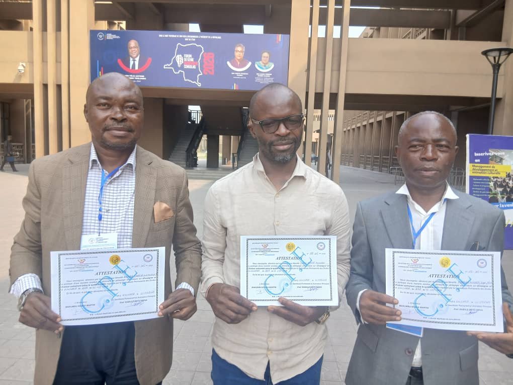 munongo_olivier's tweet photo. La réforme de l'enseignement supérieur et universitaire est salutaire. Enseigner autrement et évaluer autrement. CPE a organiser une formation de renforcement des capacités de thésards. https://t.co/Z845T2OXPa