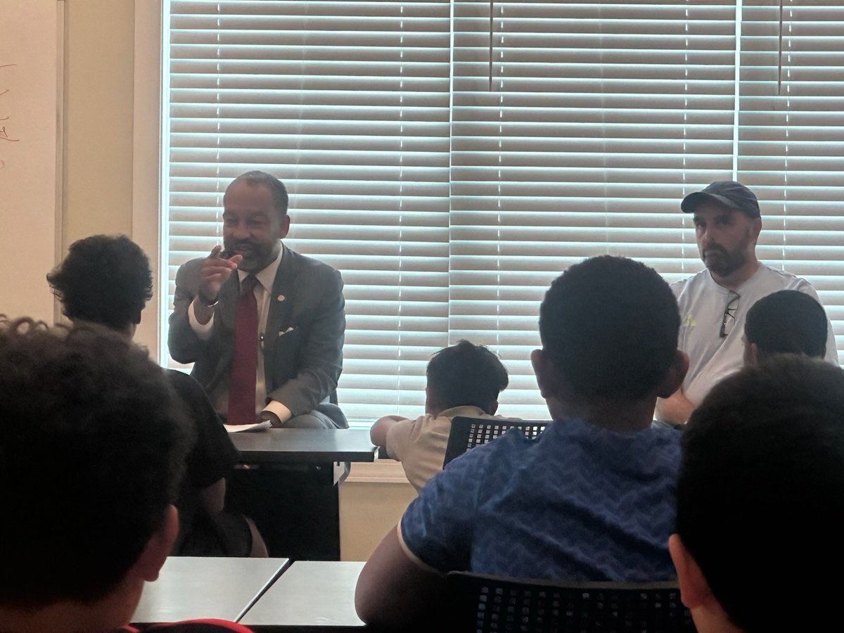 CLTMayor's tweet photo. I’m grateful I had the opportunity to spend time with the young men at West Blvd Ministry. 

We sat together, shared stories and life lessons, and talked about the importance of education, working hard, and believing in what’s possible for your future.

What stood out most was seeing these young men listen, ask questions, and engage. I left encouraged by them and reminded of how important it is for our community to show up, invest in our young people, and help them see their potential.