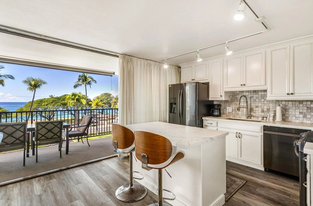 VacationMauiNet's tweet photo. Beach Days, Maui Style

Kamaole III is just steps away, with ocean views and Wailea nearby. 🌊

Book direct at https://t.co/JIaEZLWiDC for best rates.

#Maui #Kihei #MauiVacation https://t.co/dnBoNVXuwu