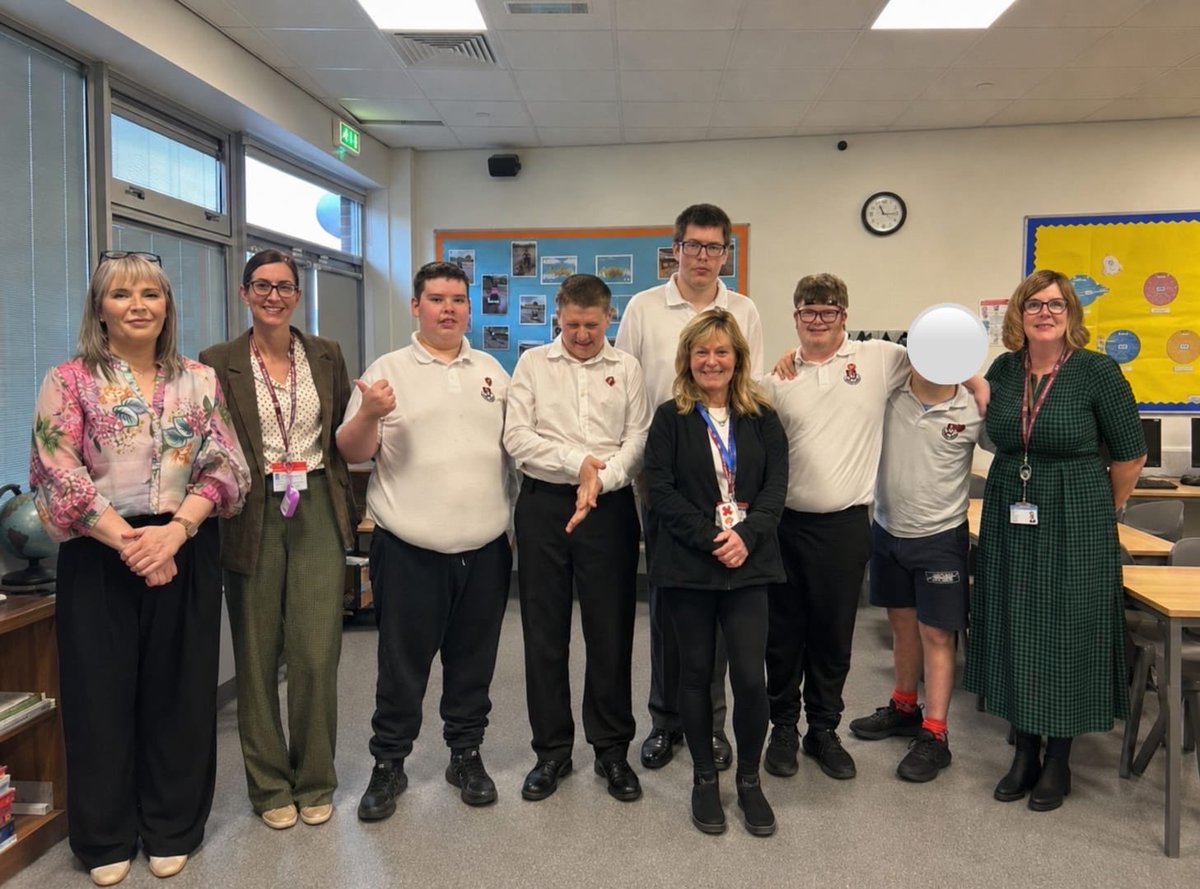 AlloaEASN's tweet photo. Today Miss. Stewart presented our Senior Leaders with their badges and talked to them about their important new role. They will be fantastic role models by being kind, helpful and polite, supporting others and helping in the Harbour. @AlloaAcademy #SeniorLeaders https://t.co/f6FEdE1Crz