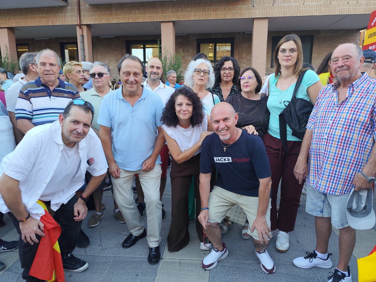 Mostolesporfin's tweet photo. Hoy hemos estado en la concentración convocada por la Federación Española de Municipios y Provincias (FEMP) en apoyo al pueblo ceutí, ante la tremenda situación que está viviendo.
🇪🇦Ceuta es España y merece nuestro apoyo ,🇪🇦
Hay momentos en los que las diferencias políticas deben quedar a un lado. Momentos en los que los ciudadanos están por encima de cualquier partido, ideología o interés político.
En momentos así, lo que nos une debe estar por encima de lo que nos separa.