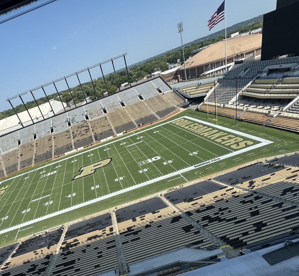 Coach_Odom's tweet photo. So thankful for our students @rossadebrigade …be early, BE LOUD!! Your TEAM is ready!! https://t.co/sIj65t6Il5