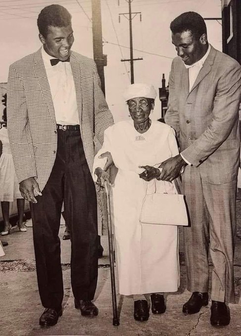 AfricanArchives's tweet photo. Muhammad Ali and his brother Rahman Ali, walk with their great-grandmother Betsy Jane Greathouse, who was 99 when this picture was taken in Louisville, Kentucky, circa 1963. https://t.co/TApWRzZcXy