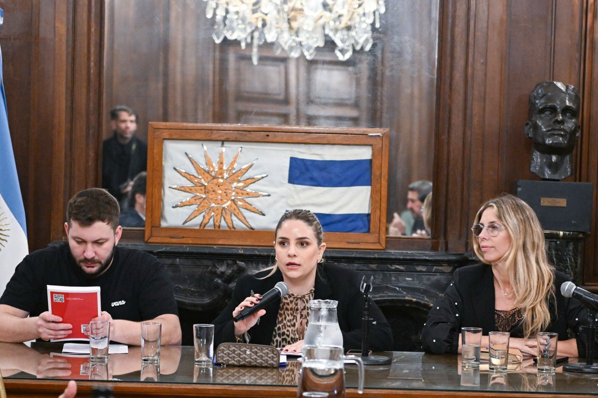 LegisCABA's tweet photo. 🏛️ Hoy, a lo largo del día, se reunieron la Comisión de Justicia, la Comisión de Vivienda, la Comisión de Tránsito y Transporte, la reunión conjunta de esta última con la Comisión de Protección y Uso del Espacio Público, y la Comisión de Comunicación Social. Durante cada uno de estos encuentros se abordaron y acordaron diversos proyectos e iniciativas que se tratarán durante la próxima sesión para avanzar con la agenda legislativa.