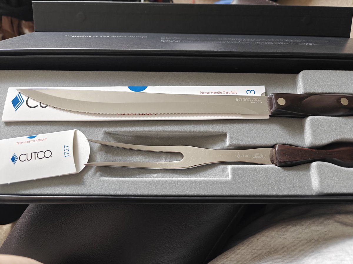 baker271974's tweet photo. I bought myself a new toy! 😁😍 I've been looking for a high quality carving set for a while now, and found one that meets my quality standards. Just an FYI, yes it does appear to be serrated, but it isn't. It has what Cutco calls a Double D edge. I bought this at the NYS fair, and it arrived today! I got to test this knife out at the fair, and it cuts like an absolute dream!