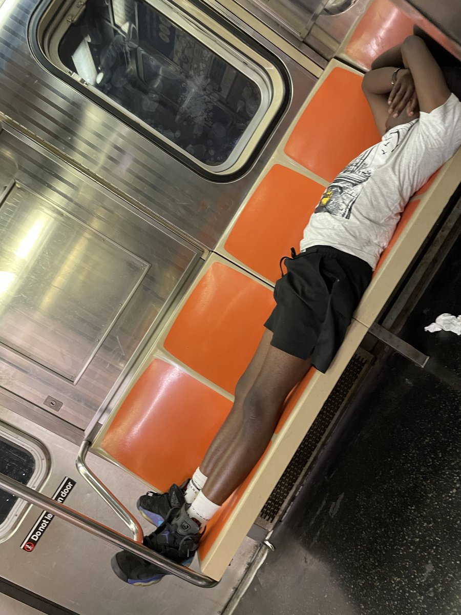 ThroatGoatNyc02's tweet photo. On my way frm this party bent and ran into gang lol it’s a drunk summer night for twinn he was white girl wasted 🔥😋😮‍💨 #nyc #cruising #sleepingfiles #bbc https://t.co/T1bVyAGbLR