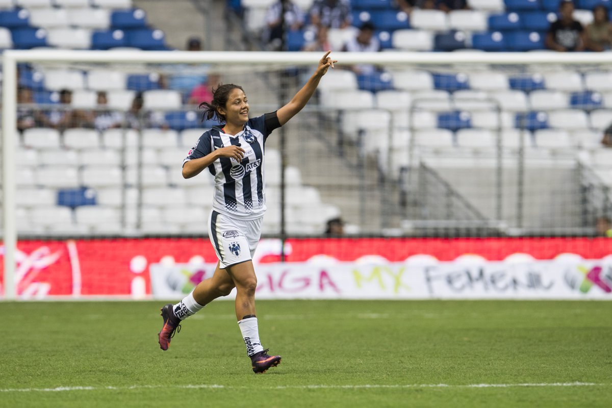 Rayadas's tweet photo. De la historia Rayada a hacer historia para México. 💙🇲🇽

Nuestra histórica “C4pi” se convierte en la primera mexicana en jugar en la  primera división de la @BarclaysWSL y la primera jugadora surgida de la @LigaBBVAFemenil en emigrar a Europa.

¡Mucho éxito en este nuevo reto con el @ManUtdWomen, @rebecabr97! 👏🏼