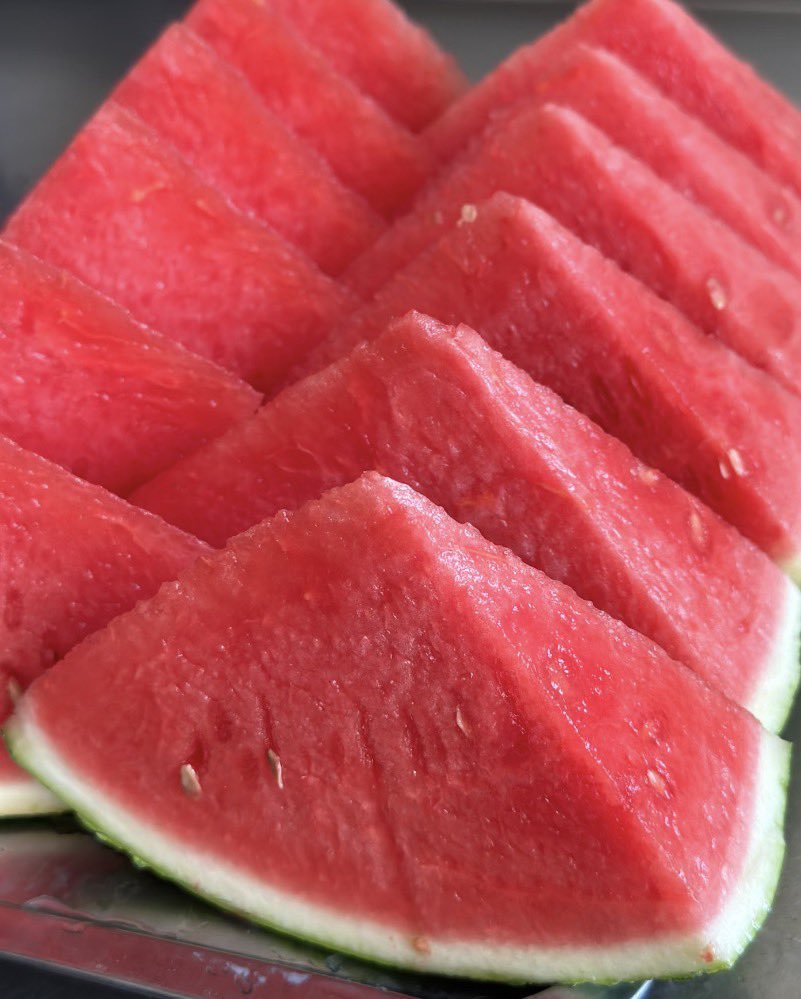 vtyumz's tweet photo. 🍉スイカ好き必見企画🍉
『日本産🍉スイカ 10㎏（10,000円相当）』
抽選で5名様にお届け✨
【応募方法はこちら⬇️】
・本アカウントをフォロー
・リポスト🔁＆いいね❤️
応募締切：9/6 23:59
#懸賞  #キャンペーン  #プレゼント #スイカ #西瓜 #フルーツ #果物好き #夏の味覚 #旬のフルーツ #産地直送 https://t.co/kOveRovx35
