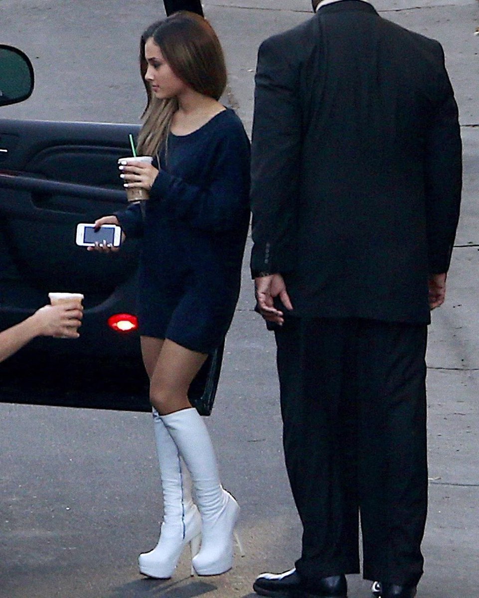 waitforariluv's tweet photo. we don’t talk about this ariana 2014 look enough https://t.co/5uyeGaV11R
