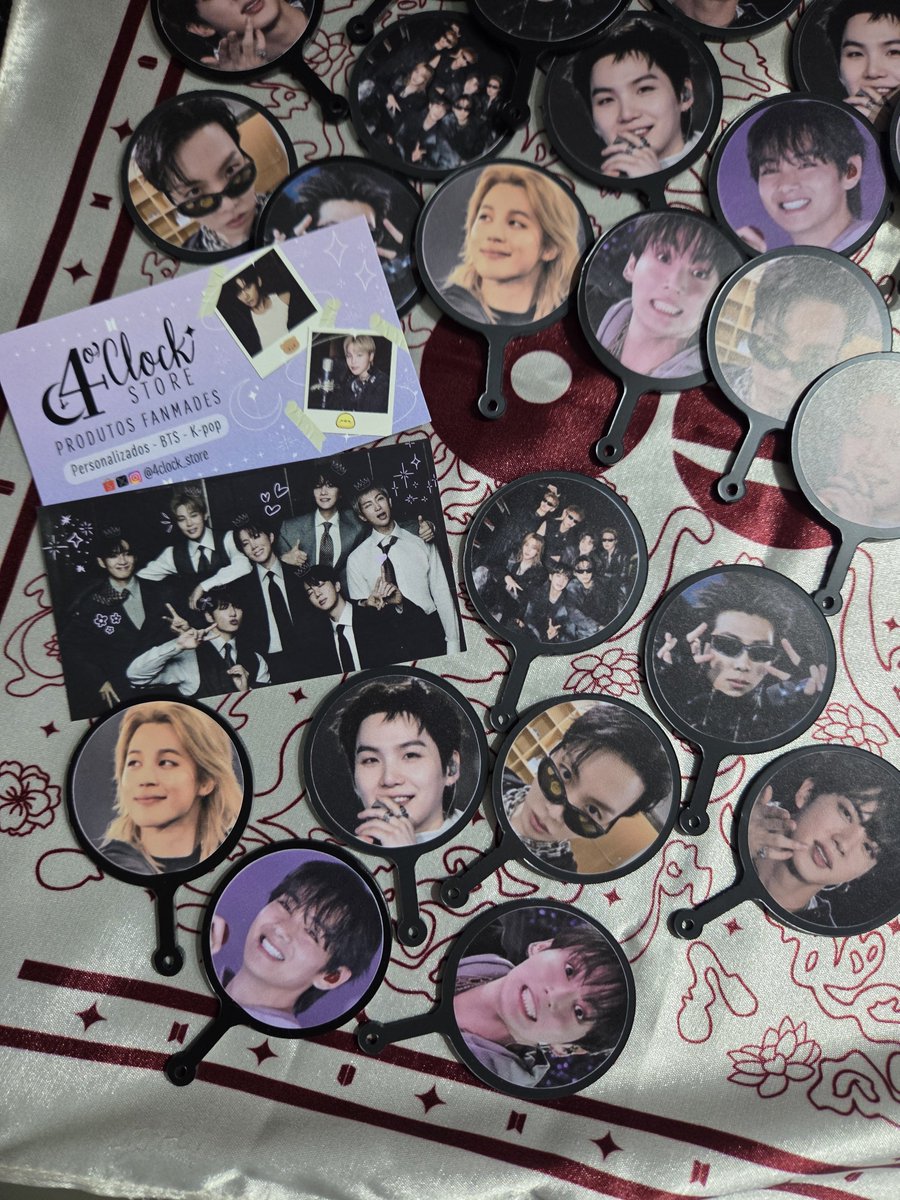 4clock_store's tweet photo. os primeiros freebies para show do bts do dia 30 já começaram a nascer por aqui, os nossos mini pickets 😭💜 https://t.co/OZ3GmIgiqB