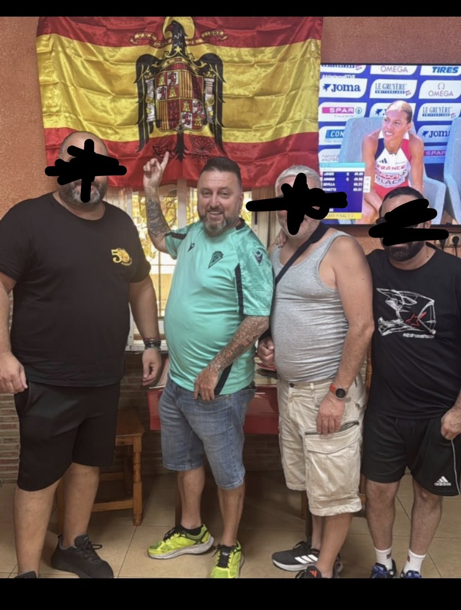 FonsiLoaiza's tweet photo. Este es el "humorista" franquista Toni Rodríguez. https://t.co/RLJB3nV8ot