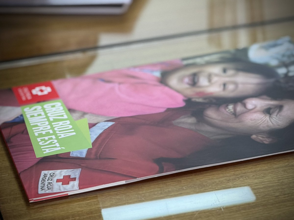 TadeoGZ's tweet photo. Firmamos un convenio con la @CruzRojaArg para llevar adelante la investigación “Crecer y Criar en la era digital”, impulsada por su Observatorio Humanitario.

El relevamiento se realizará en 21 escuelas secundarias de gestión estatal y privada y permitirá conocer, junto a estudiantes y familias, los usos, riesgos y el impacto de la tecnología en la salud mental.

Contar con esta información nos va a permitir mejorar el acompañamiento que hacemos desde las escuelas.