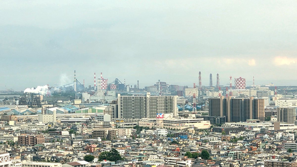aimu_marin's tweet photo. 夕方この景色を観て
🏭🌃🌉✨絶対観に行くって決めて決行したのでした
まだ足が痛い https://t.co/Jbx3DkDfhA