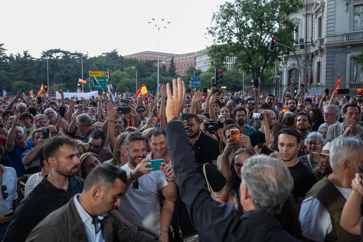 ppopular's tweet photo. El Gobierno pasará, la nación española continuará.

#CeutaNoEstáSola https://t.co/CQ8cCUnIyx
