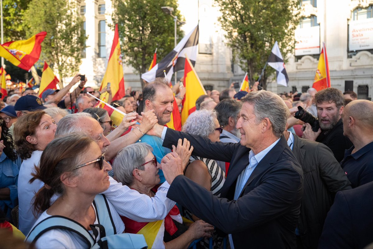 ppopular's tweet photo. El Gobierno pasará, la nación española continuará.

#CeutaNoEstáSola https://t.co/CQ8cCUnIyx